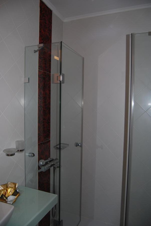 Room "Honeybee" In A Neoclassical House Kasztoriá Kültér fotó